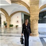 Profesora titulada de inglés con 4 años de experiencia.  Podría dar clases en domicilio o online.